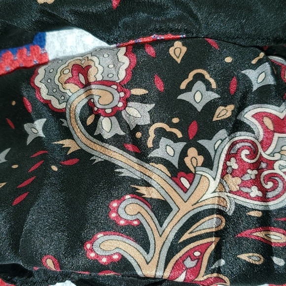 Beautiful Large Scarf - Picture 2 of 5